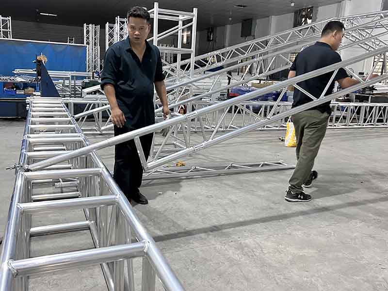 Stage truss ladder rafter