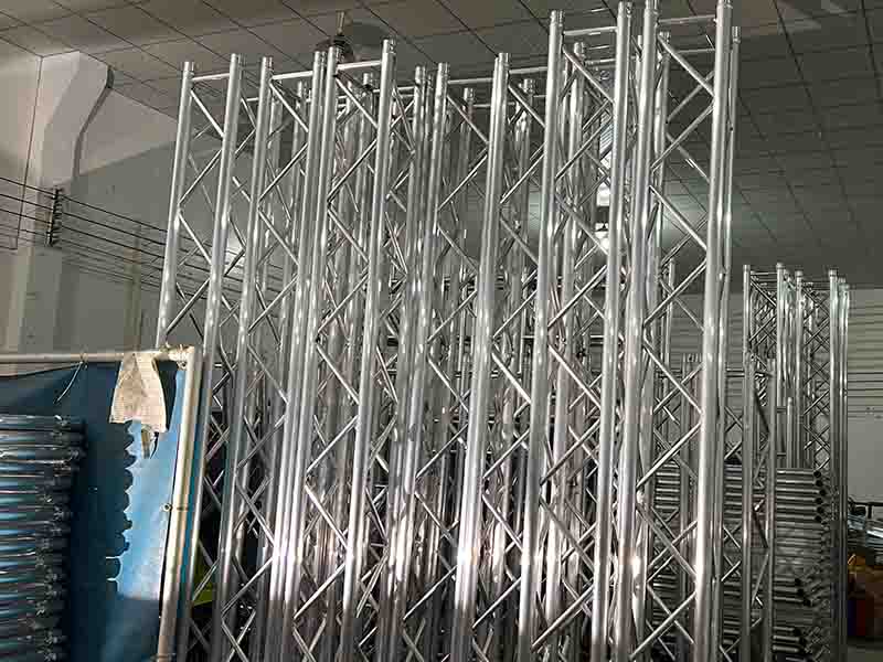 Truss segments for lighting